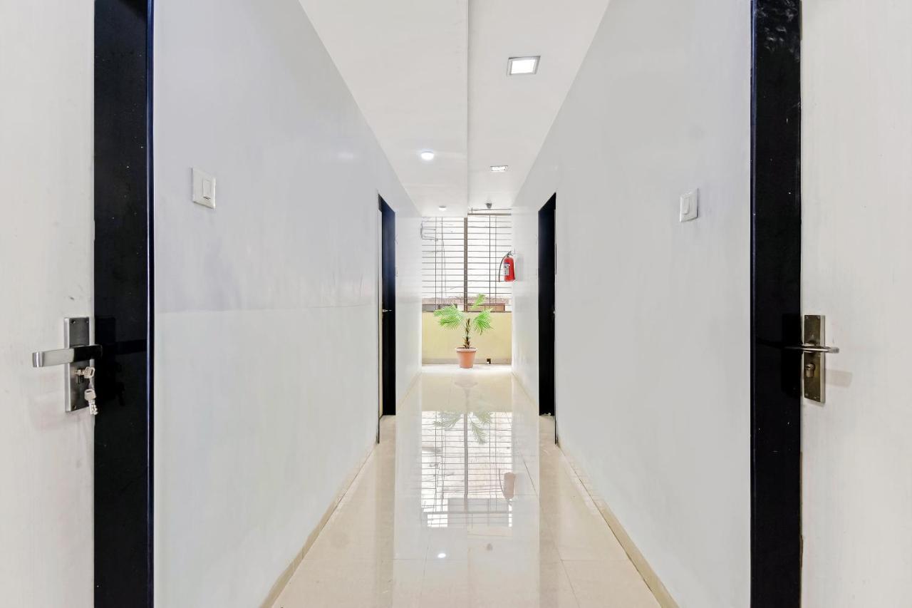 Oyo 61308 Hotel Rw International Hingoli Buitenkant foto