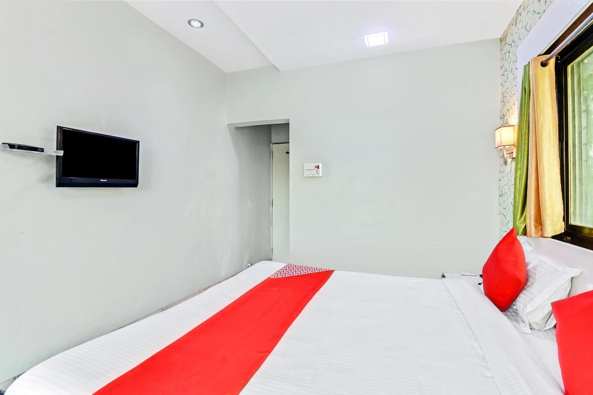 Oyo 61308 Hotel Rw International Hingoli Buitenkant foto