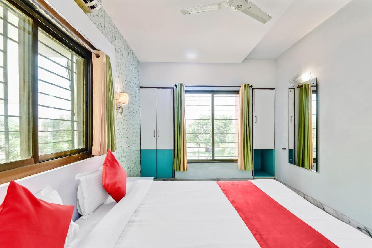 Oyo 61308 Hotel Rw International Hingoli Buitenkant foto